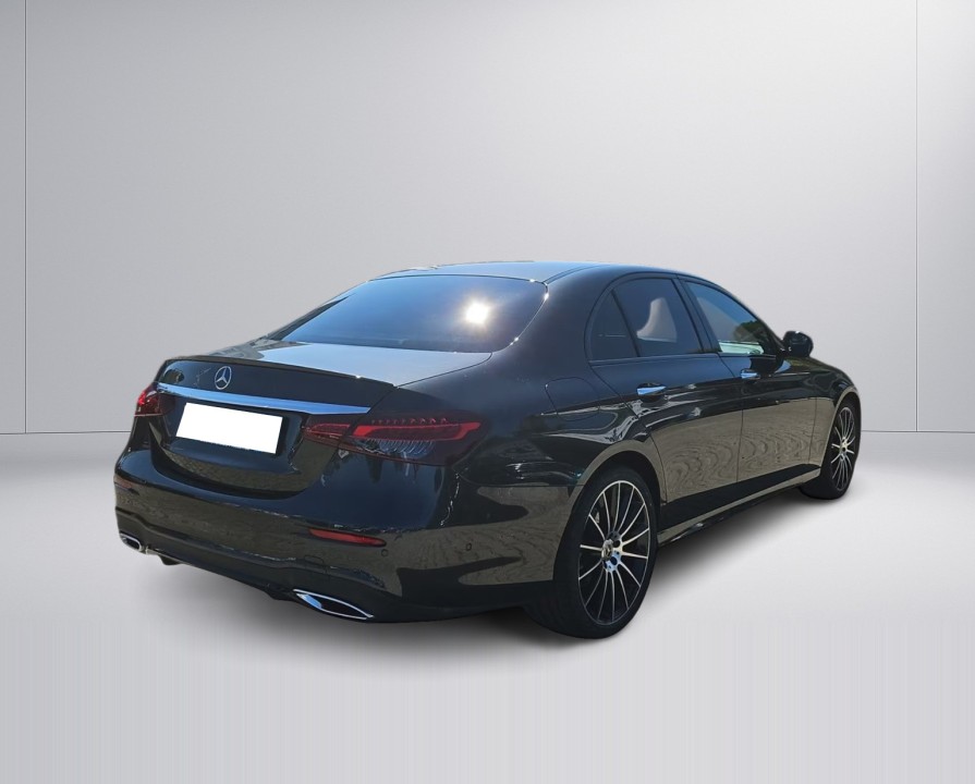 Mercedes-Benz E 220d 4MATIC AMG (2)