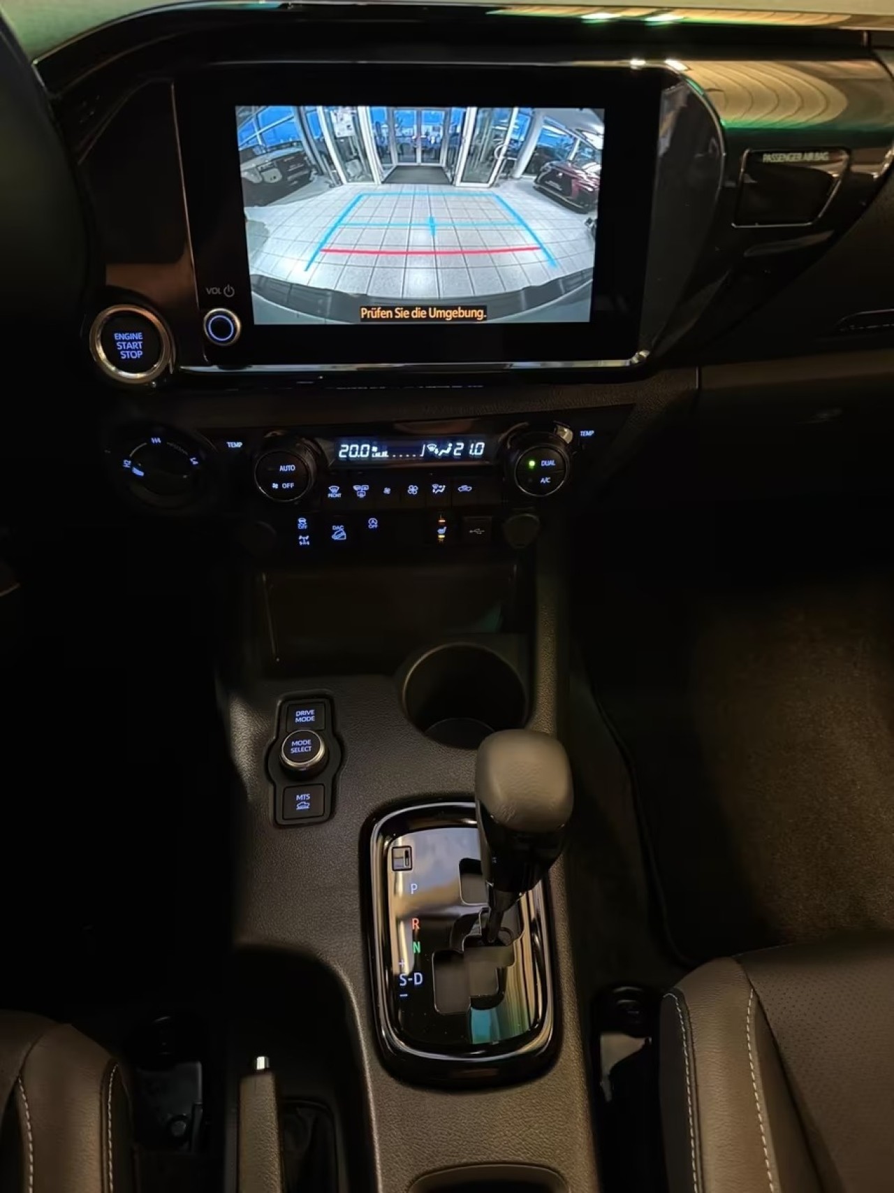 Toyota Hilux Invincible - foto 17
