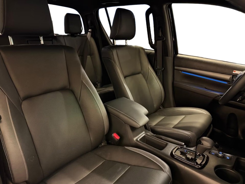 Toyota Hilux Invincible - foto 19