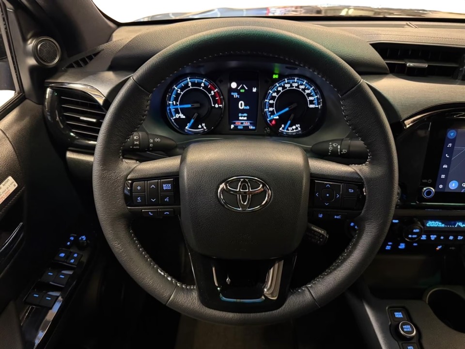 Toyota Hilux Invincible - foto 12