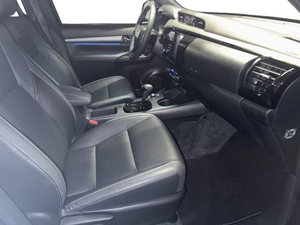 Toyota Hilux Invincible - foto 10