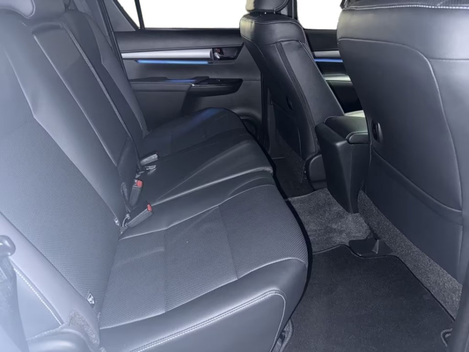 Toyota Hilux Invincible - foto 16