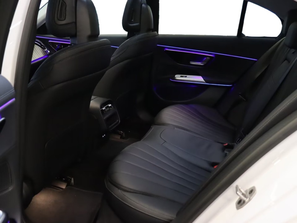 Mercedes-Benz E 200 Avantgarde - foto 19