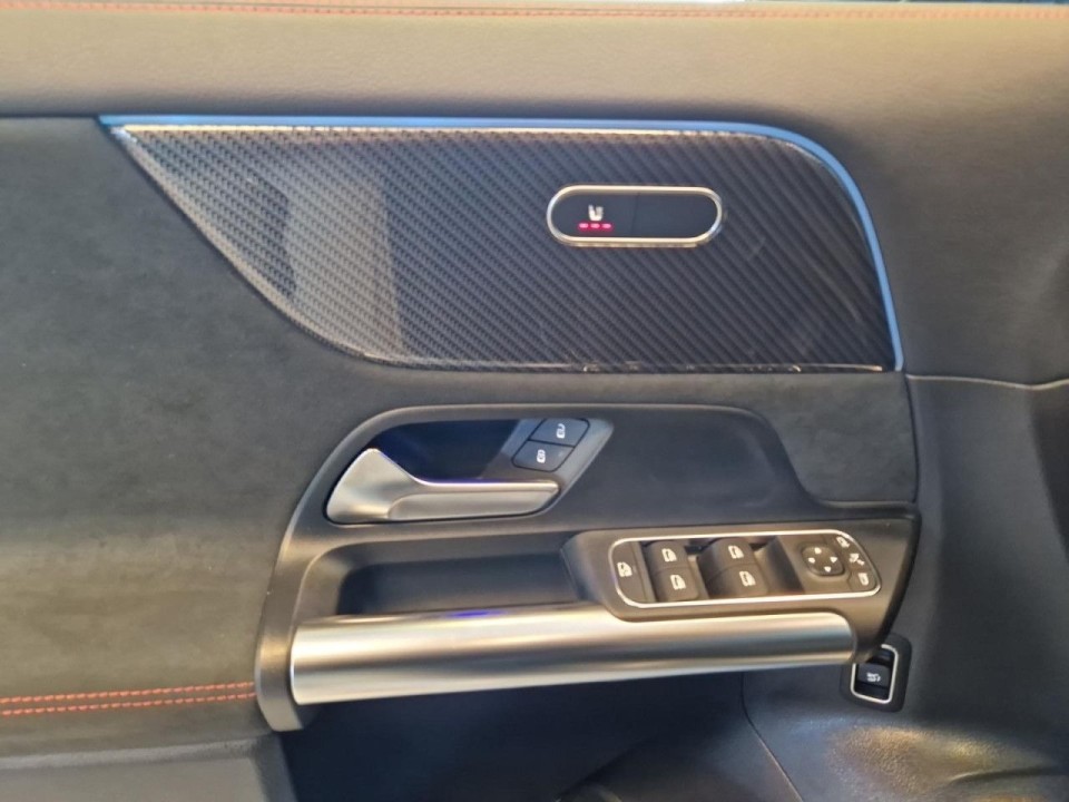 Mercedes-Benz GLA 200d AMG Line - foto 16