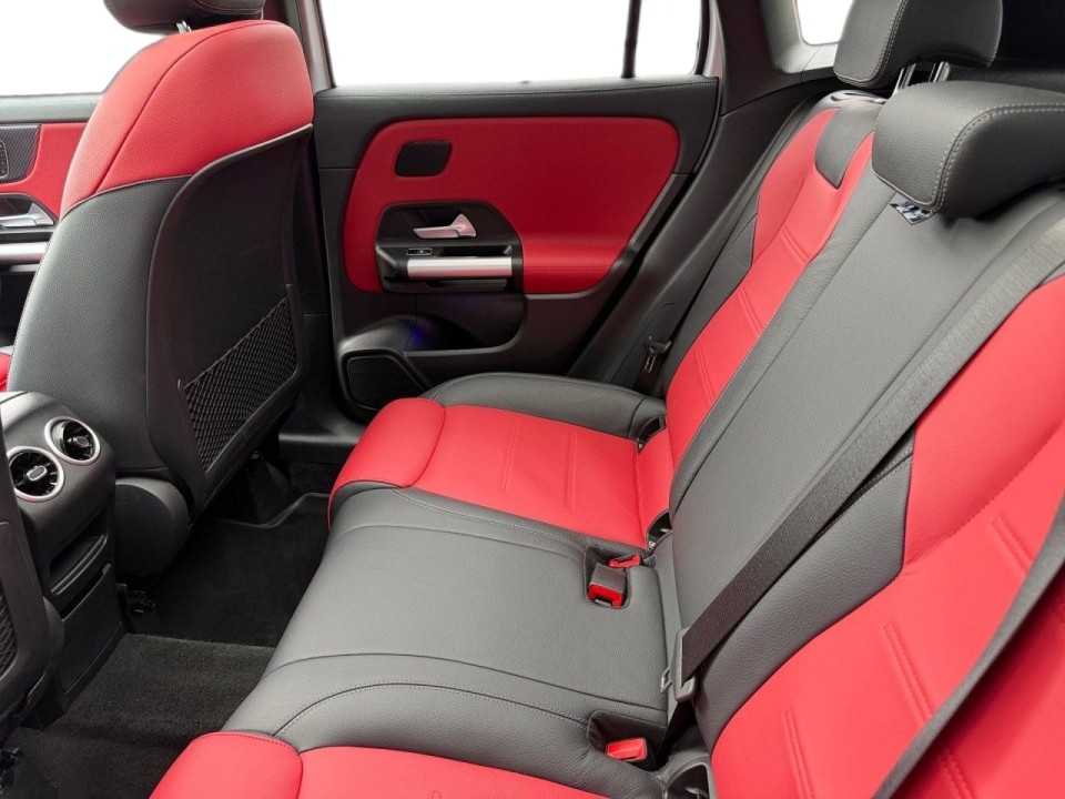 Mercedes-Benz GLA AMG 35 4MATIC - foto 14