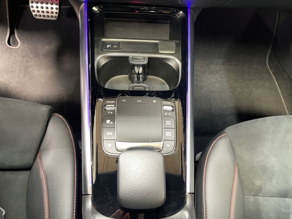 Mercedes-Benz GLA 220d 4MATIC AMG Line - foto 11