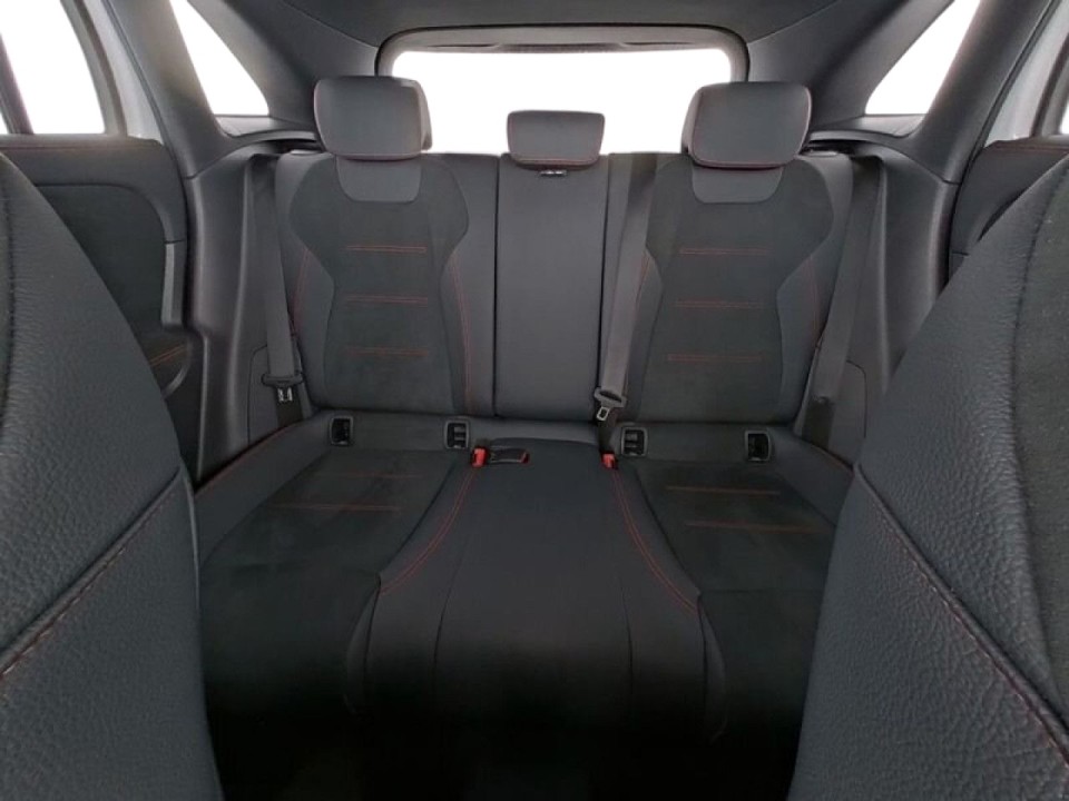 Mercedes-Benz GLA 200 AMG Line - foto 11