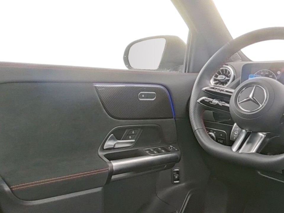 Mercedes-Benz GLA 200 AMG Line - foto 10