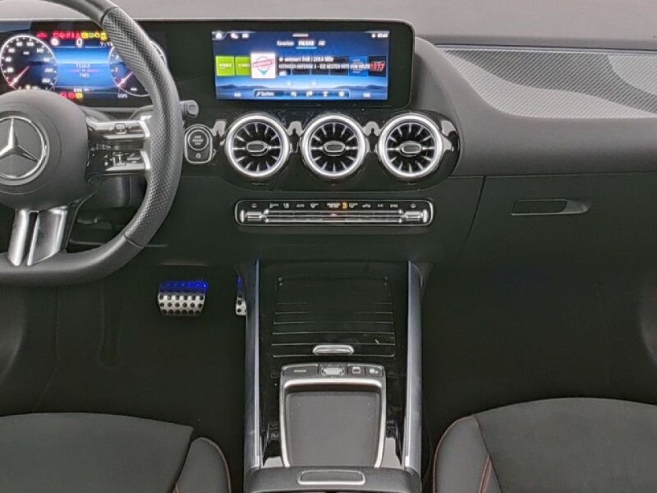 Mercedes-Benz GLA 220 4MATIC AMG Line - foto 6