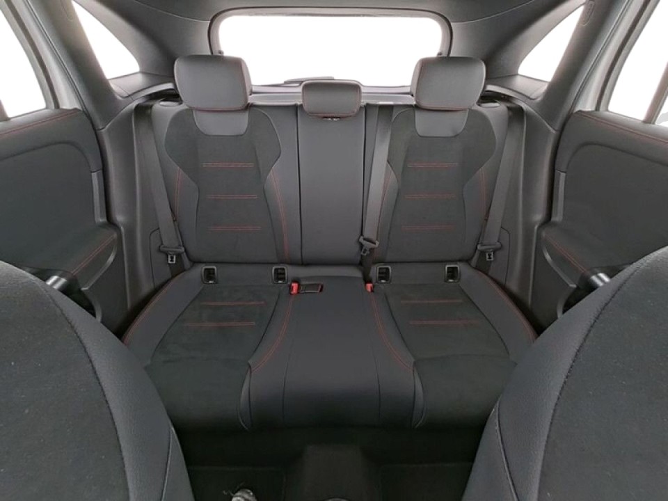 Mercedes-Benz GLA 220 4MATIC AMG Line (5)