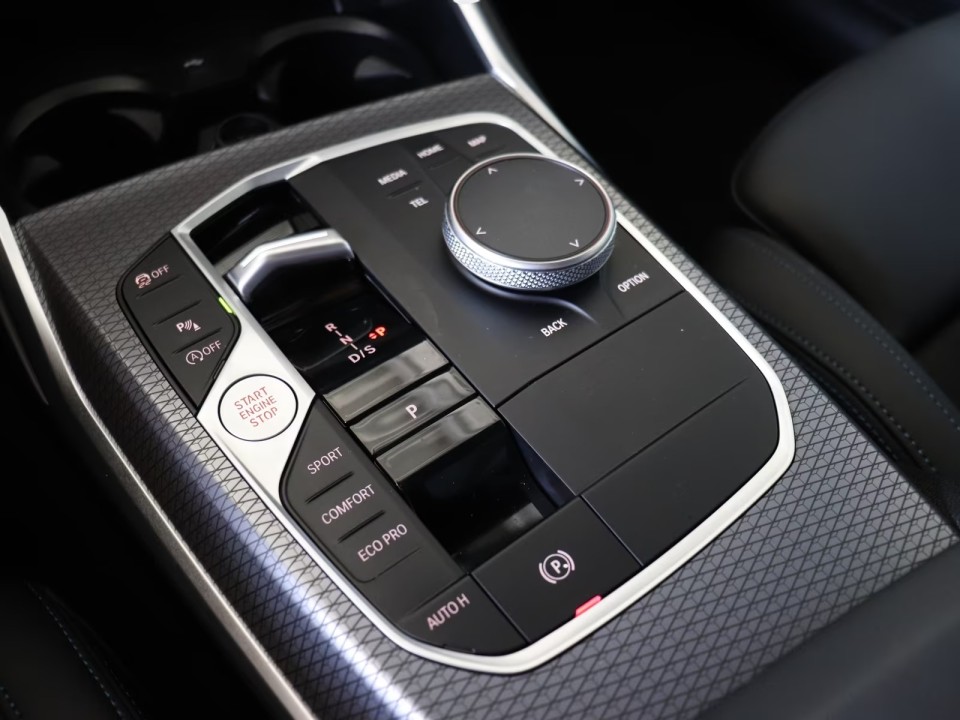BMW Seria 3 330i xDrive M-Sport - foto 11
