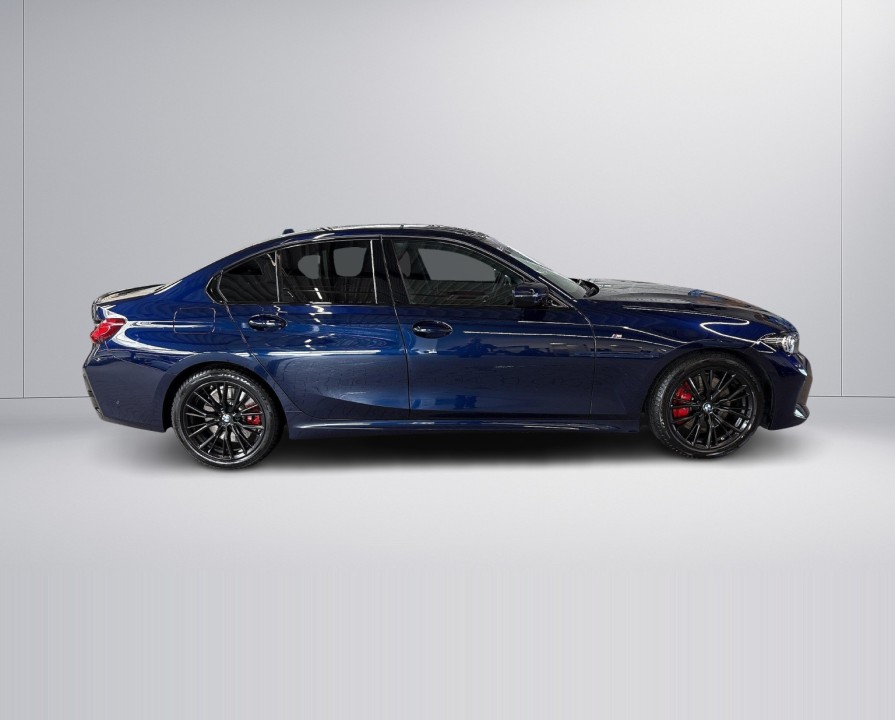 BMW Seria 3 330i xDrive M-Sport (3)