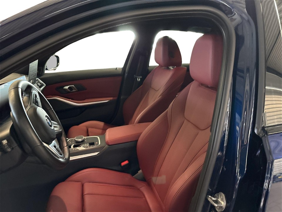 BMW Seria 3 330i xDrive M-Sport - foto 6