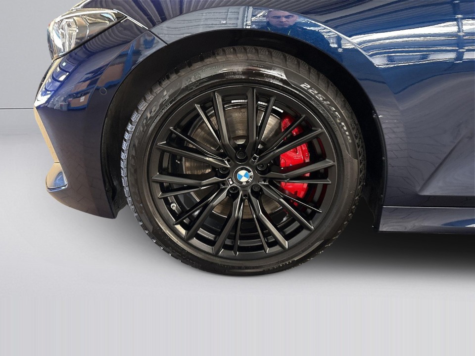 BMW Seria 3 330i xDrive M-Sport - foto 9