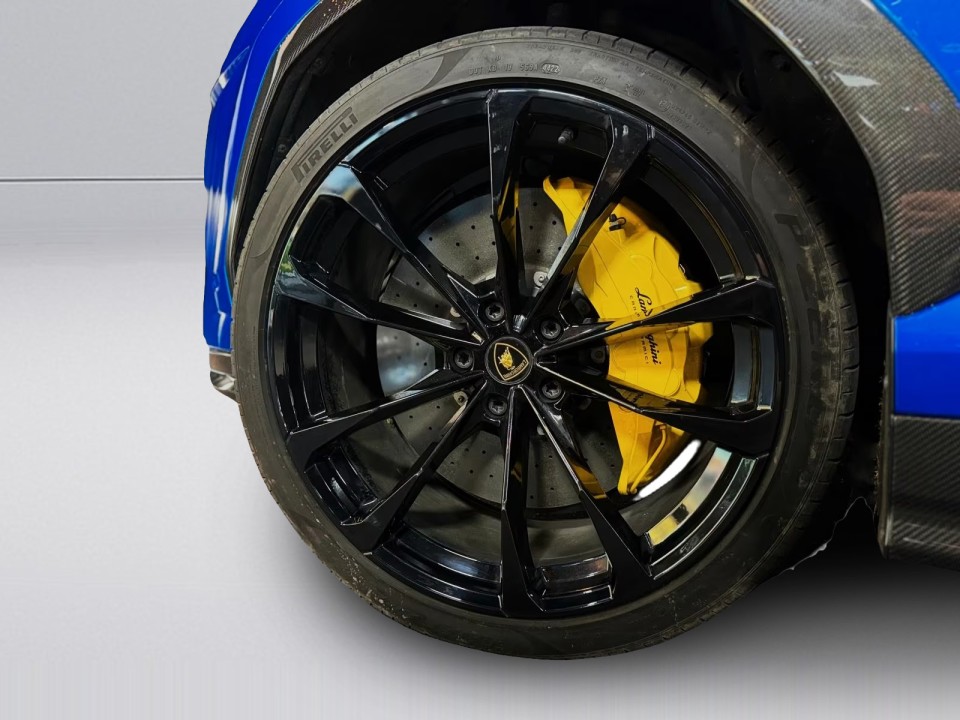 Lamborghini URUS - foto 36