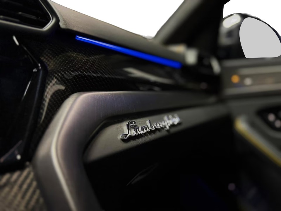 Lamborghini URUS - foto 18