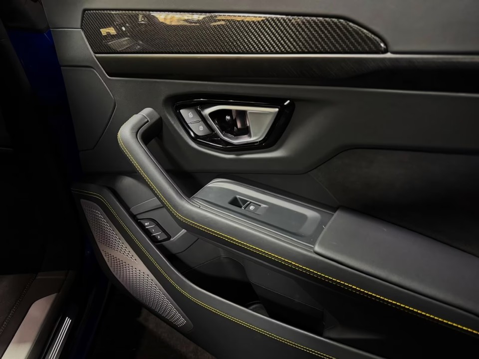 Lamborghini URUS - foto 14