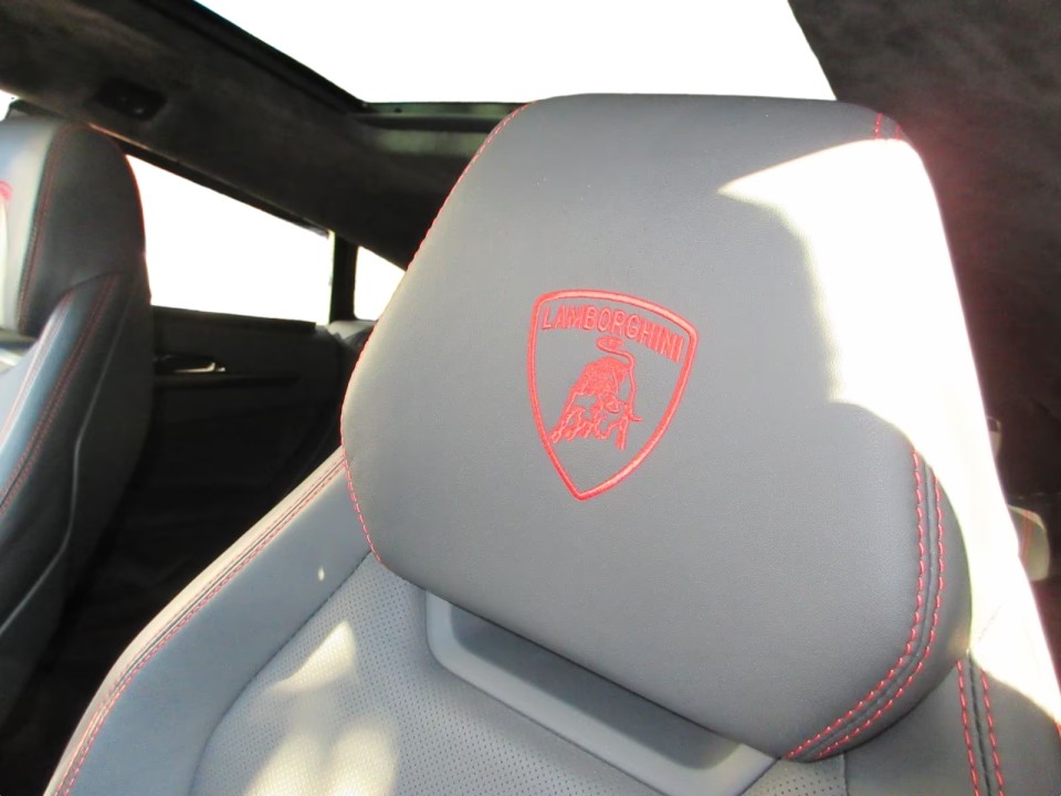 Lamborghini URUS - foto 15