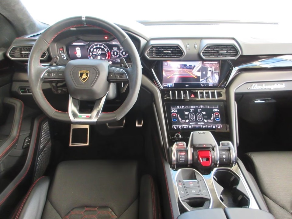 Lamborghini URUS - foto 11