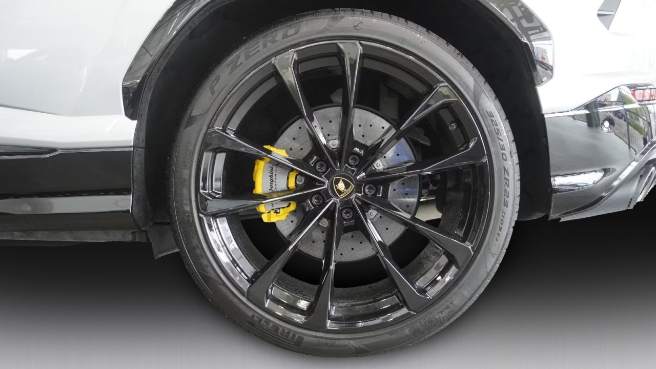 Lamborghini URUS - foto 27