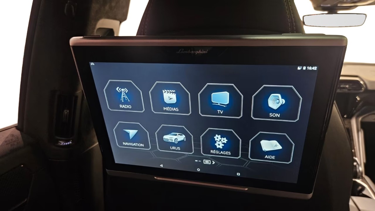 Lamborghini URUS - foto 13