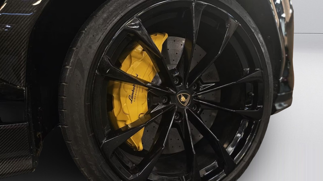 Lamborghini URUS - foto 24