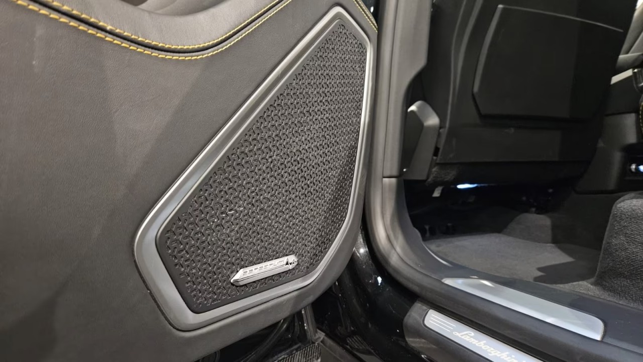 Lamborghini URUS - foto 16