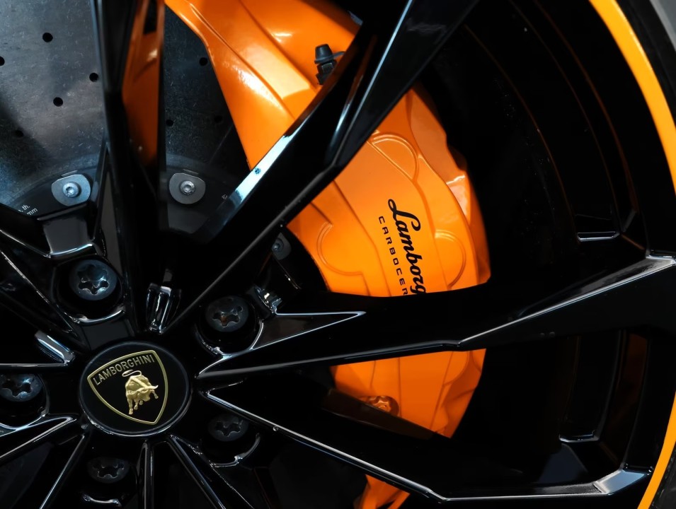 Lamborghini URUS - foto 26