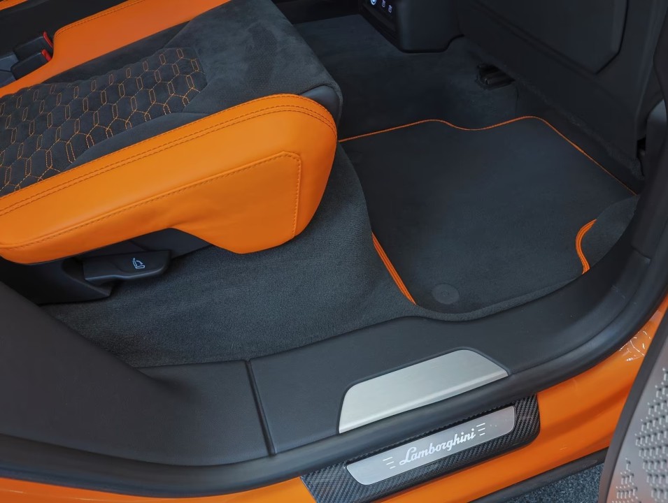 Lamborghini URUS - foto 18