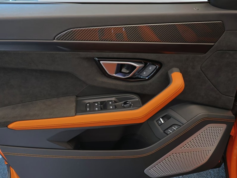 Lamborghini URUS - foto 17