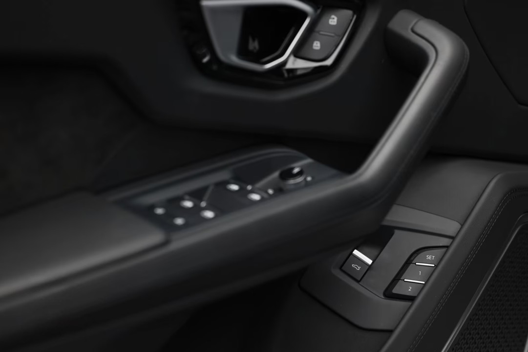 Lamborghini URUS - foto 22