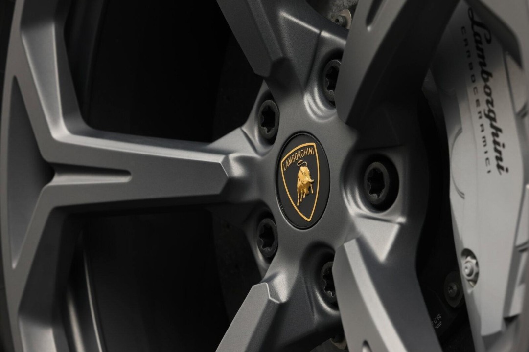 Lamborghini URUS - foto 26