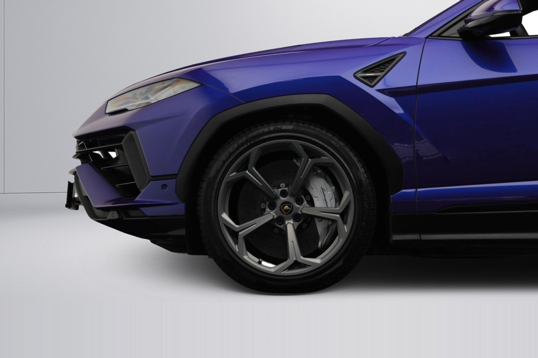 Lamborghini URUS - foto 25