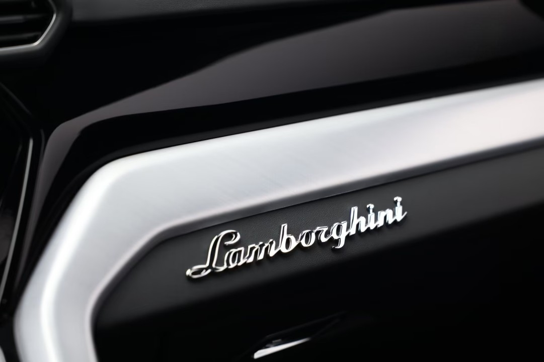 Lamborghini URUS - foto 18