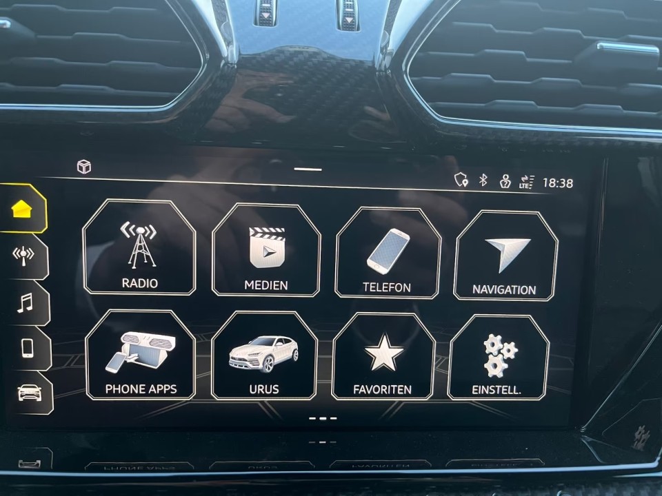 Lamborghini URUS - foto 14