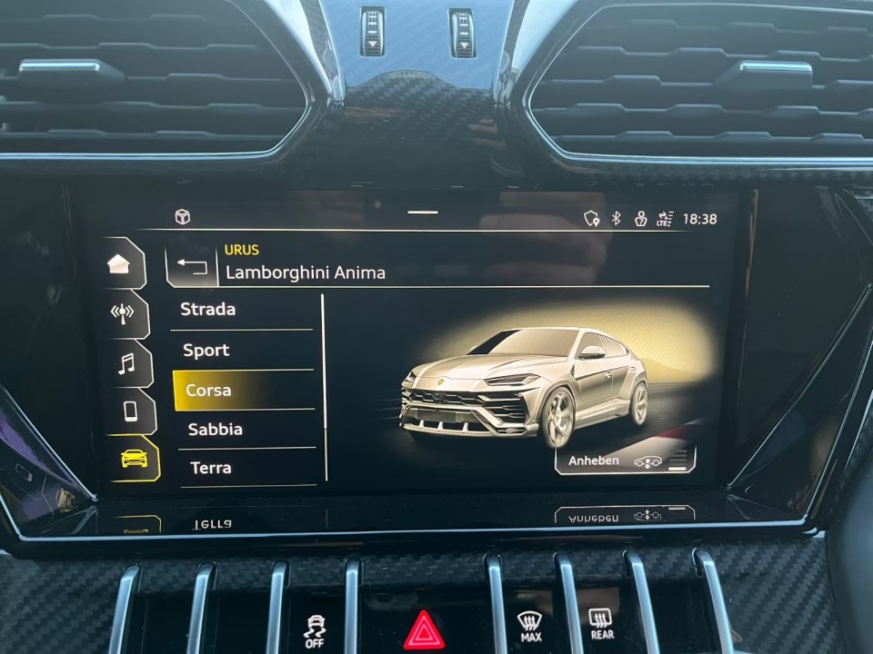Lamborghini URUS - foto 12