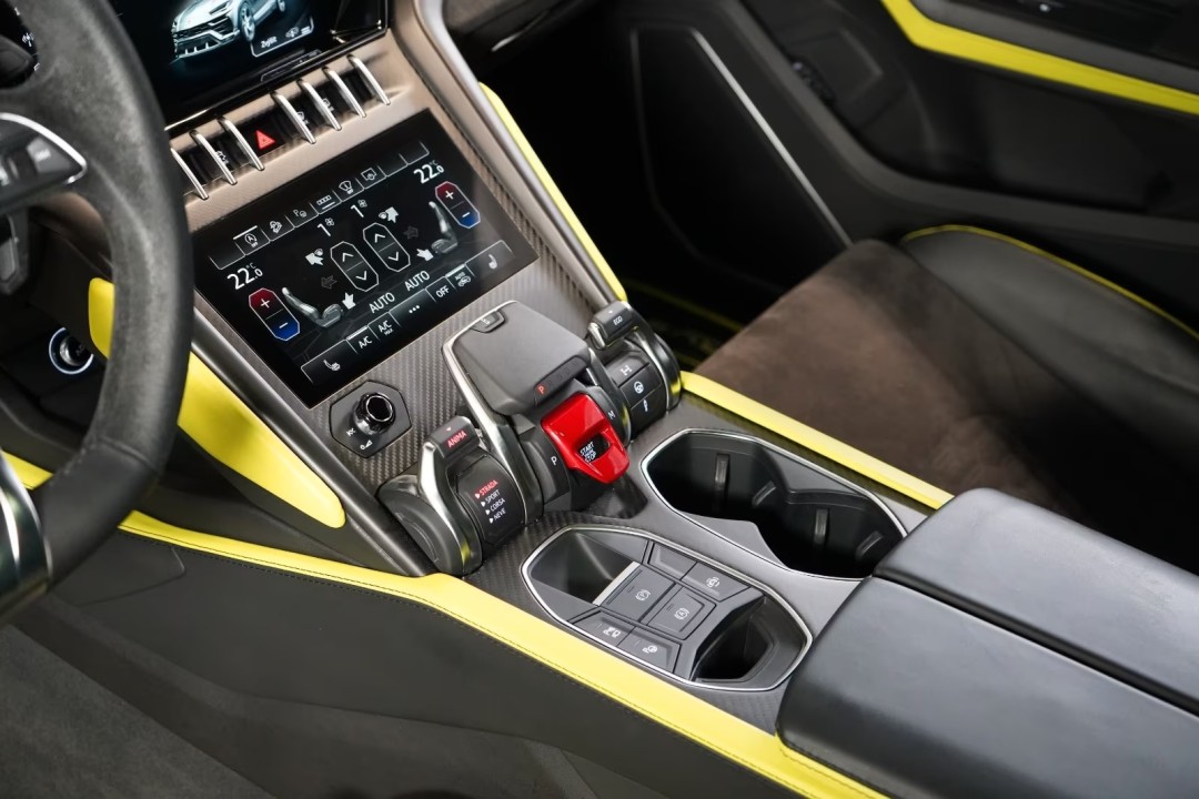 Lamborghini URUS - foto 14