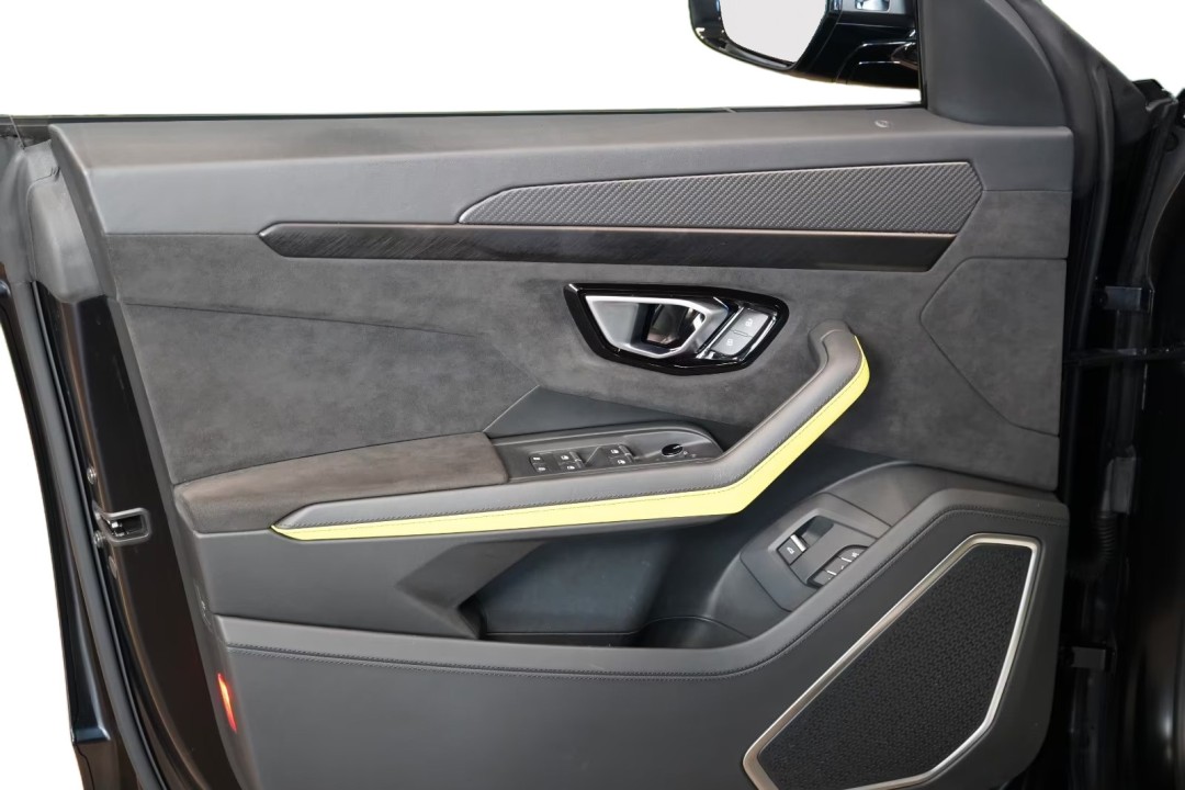 Lamborghini URUS - foto 34