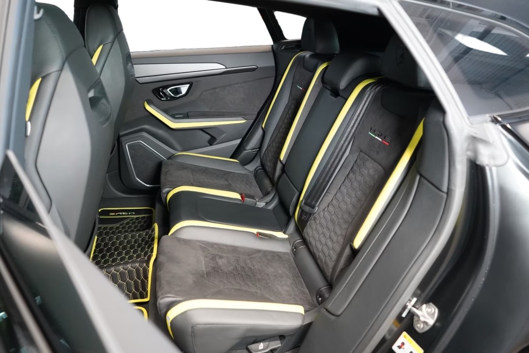 Lamborghini URUS - foto 32