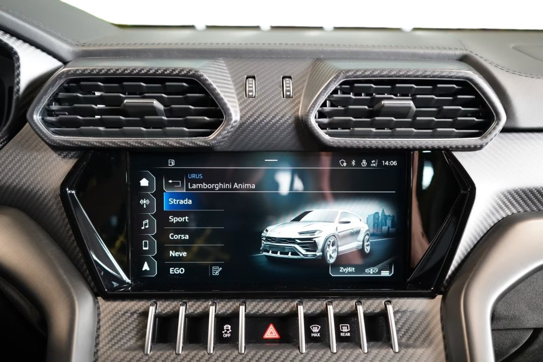 Lamborghini URUS - foto 16