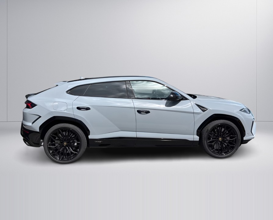 Lamborghini URUS SE (2)
