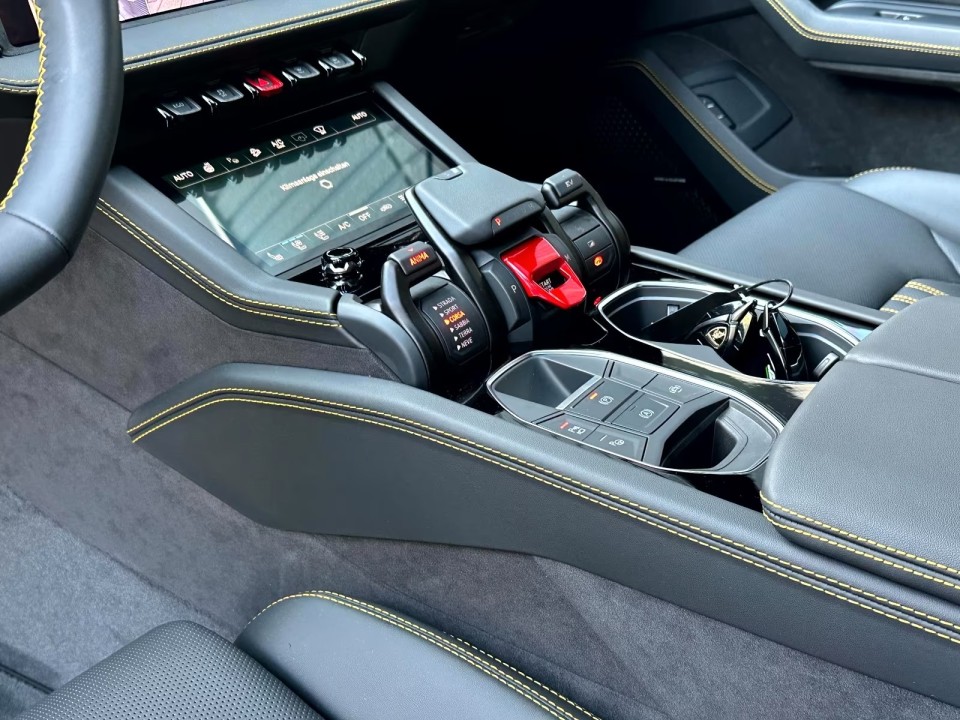 Lamborghini URUS SE - foto 12