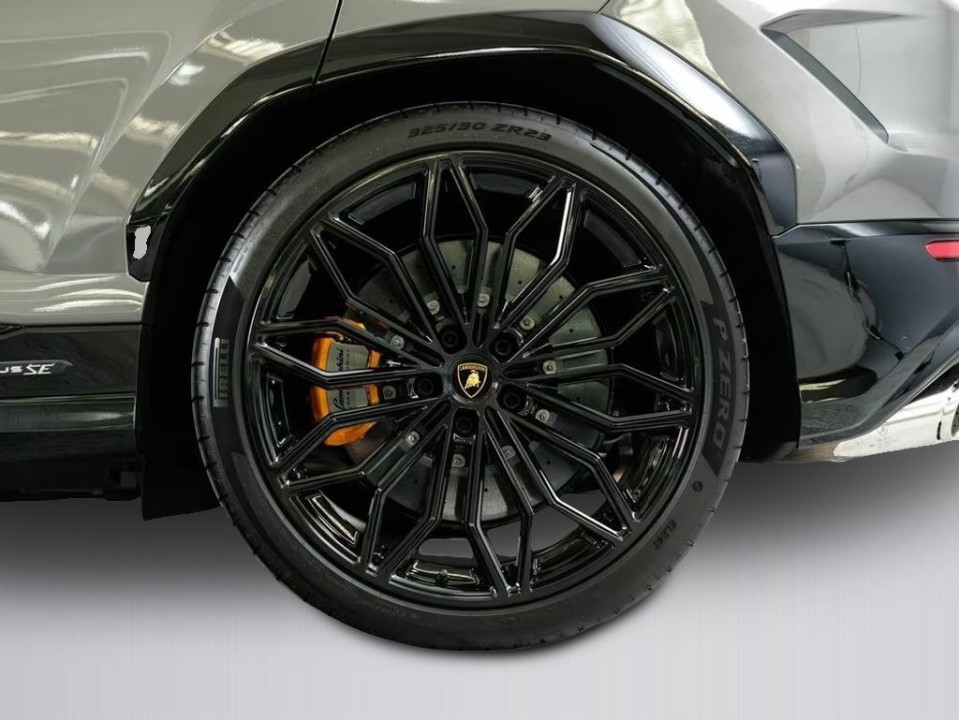 Lamborghini Urus SE - foto 31