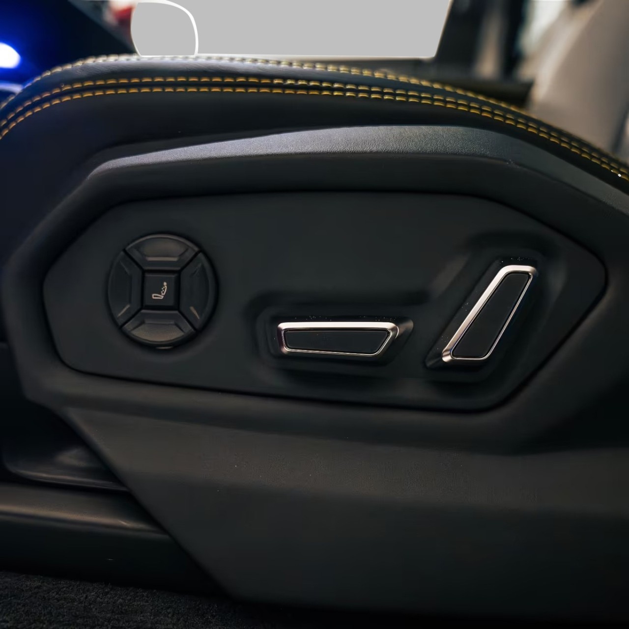 Lamborghini URUS - foto 15