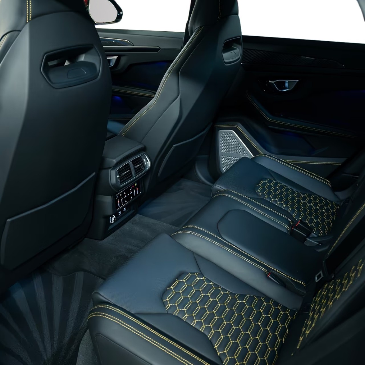 Lamborghini URUS - foto 9