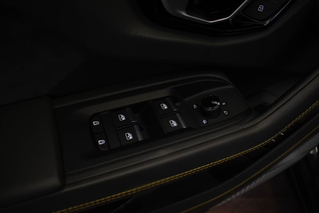 Lamborghini URUS - foto 26