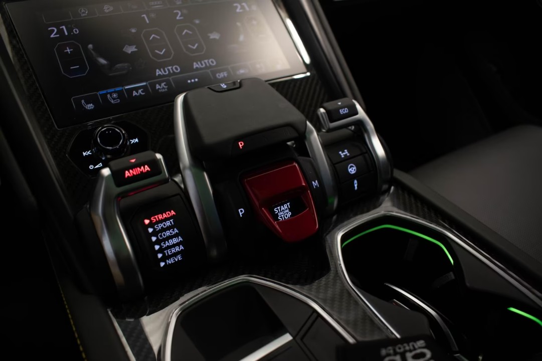 Lamborghini URUS - foto 21