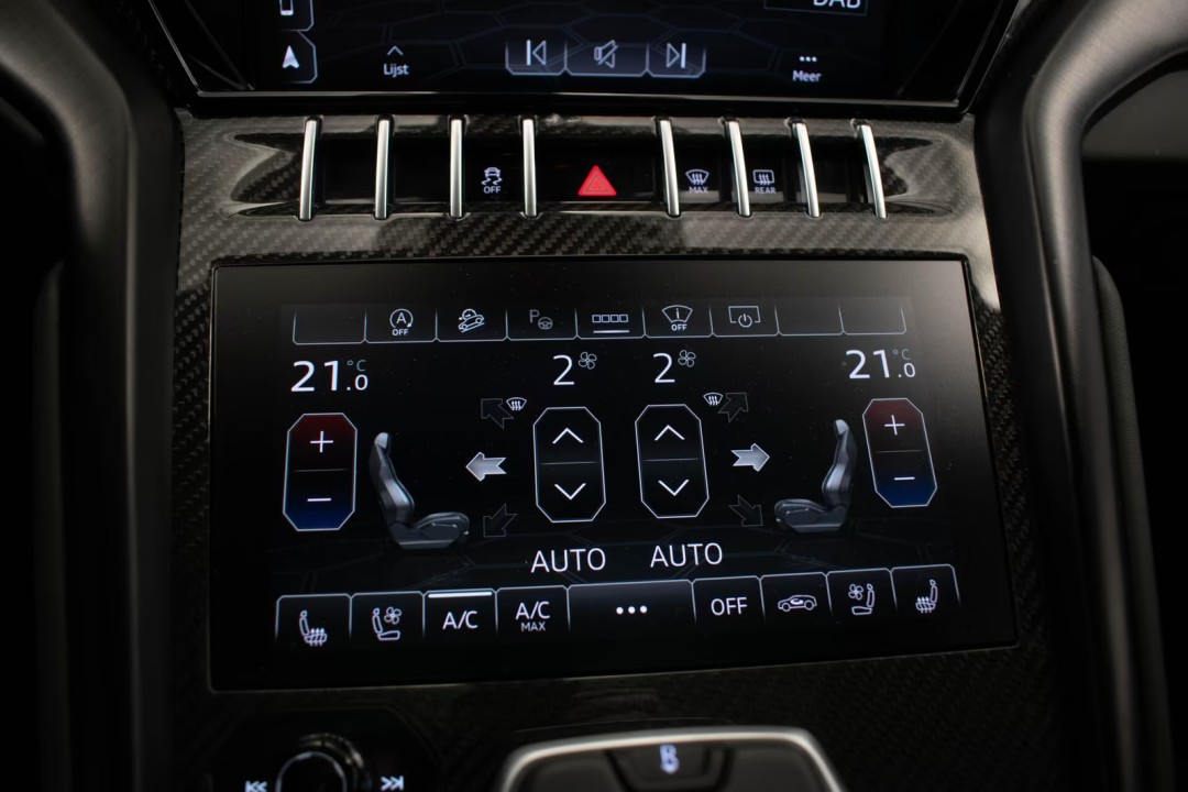 Lamborghini URUS - foto 14