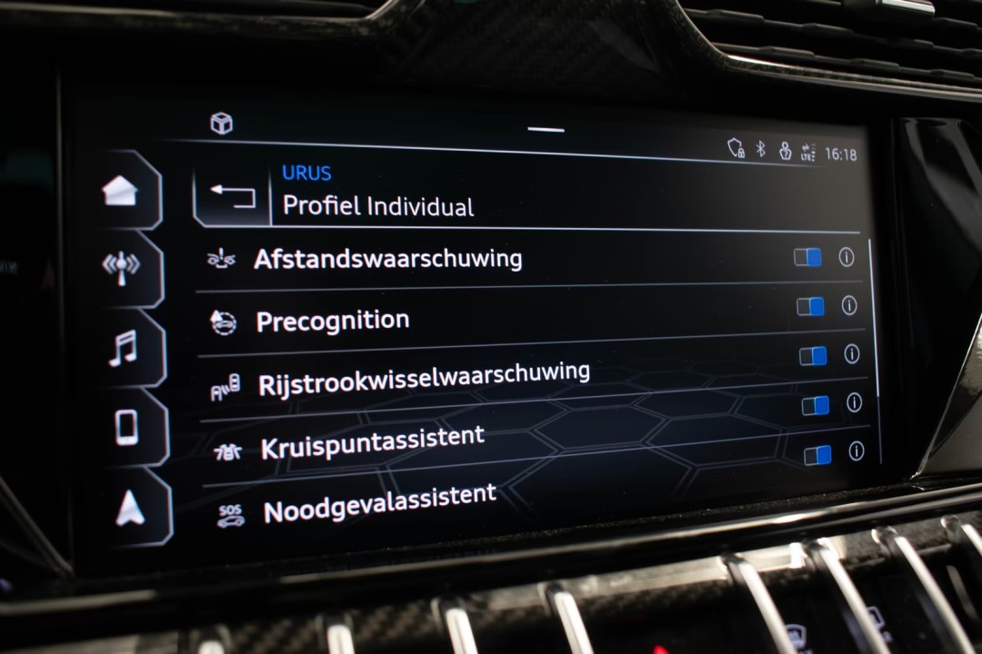 Lamborghini URUS - foto 16