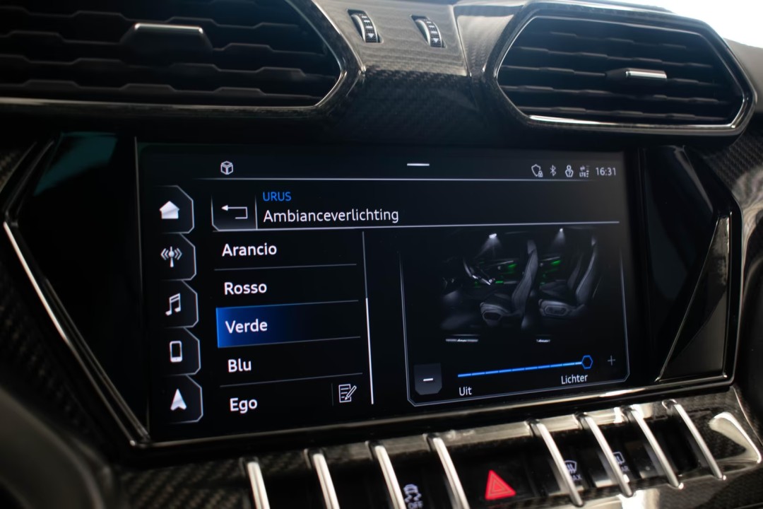 Lamborghini URUS - foto 18